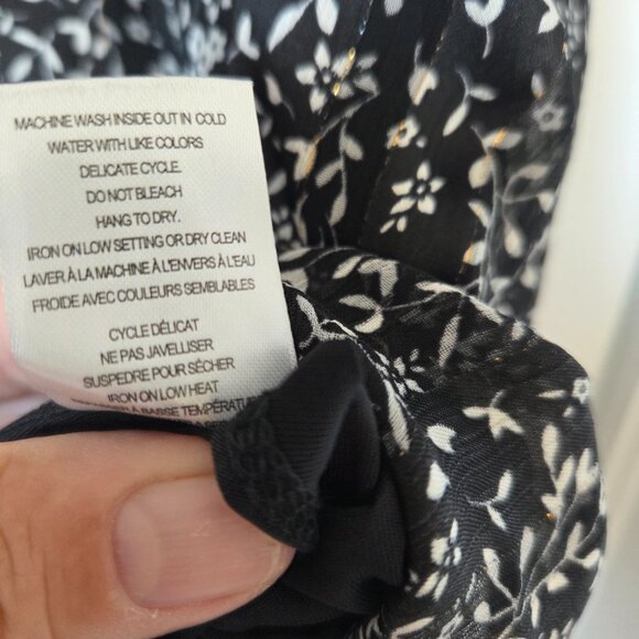 Tamara H Flowy Ruffled front black with white flowers. Size 2X - Picture 9 of 9